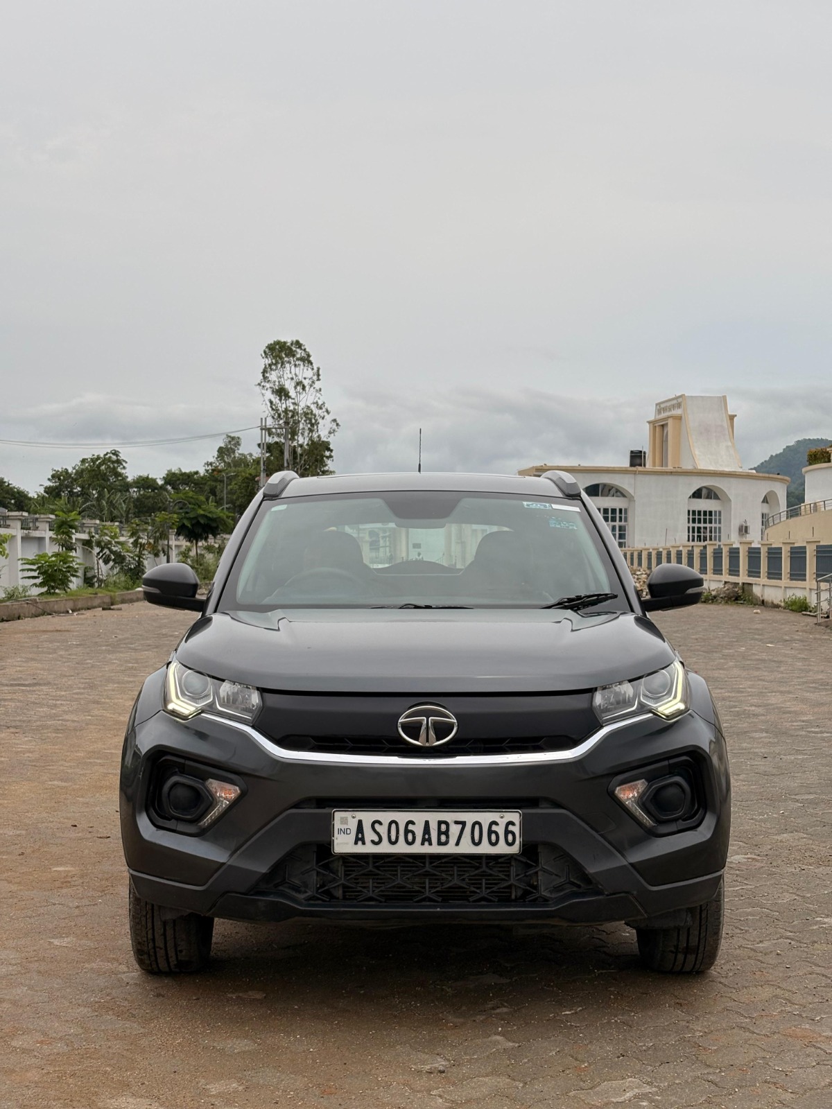 TATA NEXON XM (S) 1.2 RTN BS6