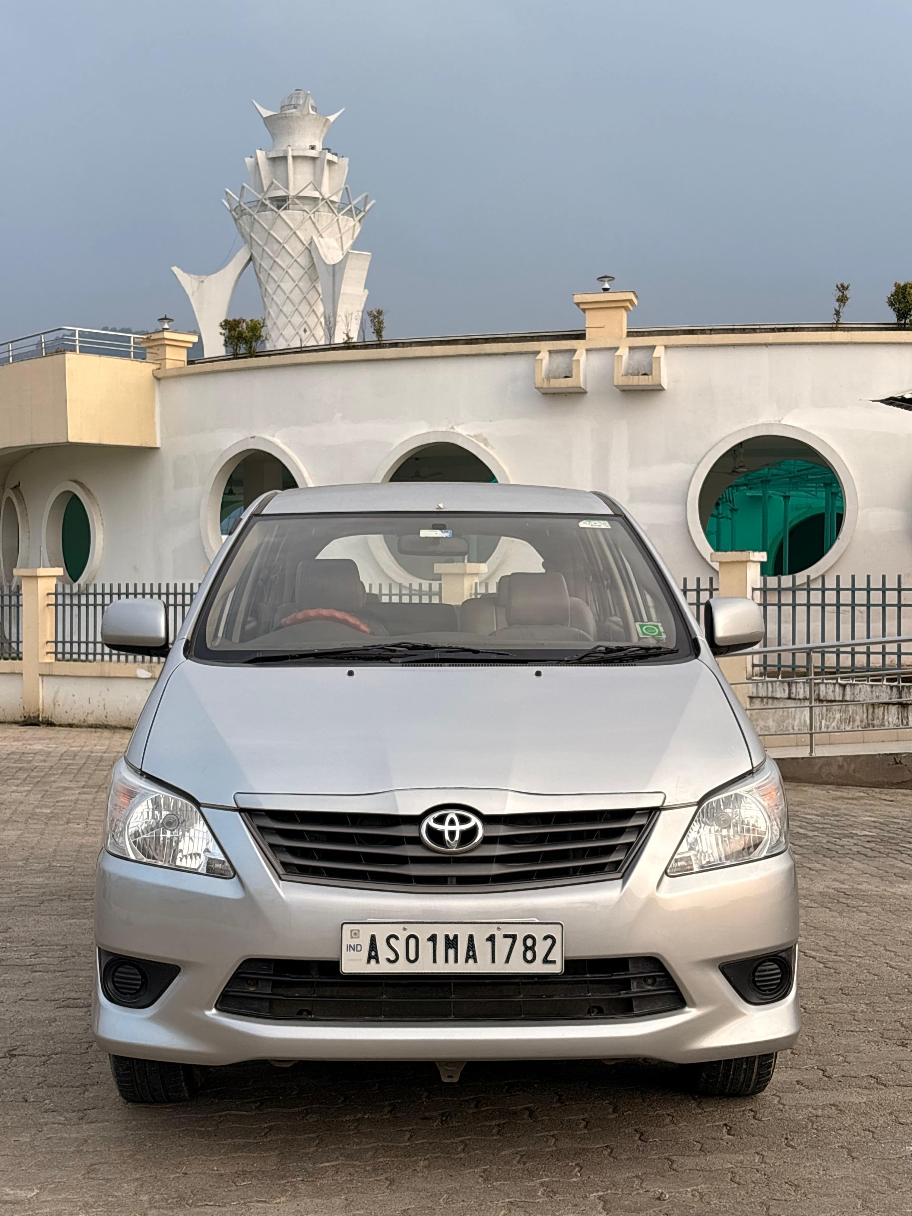 TOYOTA INNOVA G