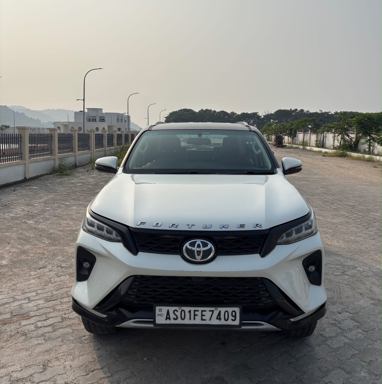 TOYOTA FORTUNER LEGENDER (AT)